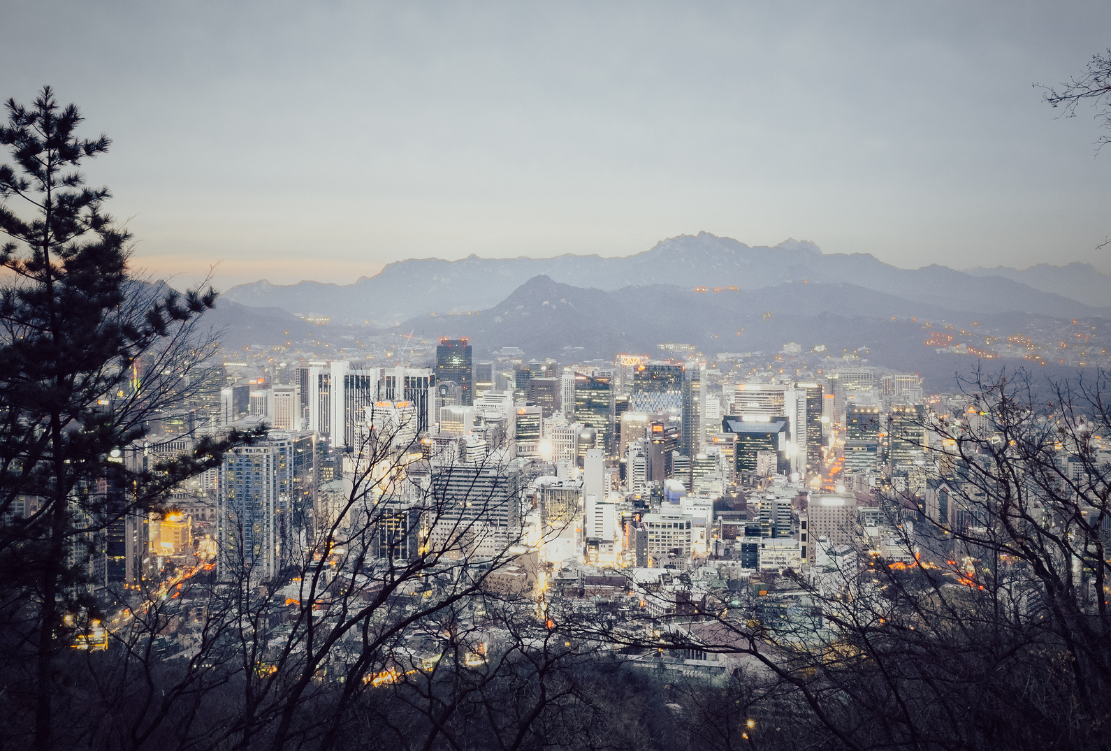 从南山上看韩国首都首尔的中心区