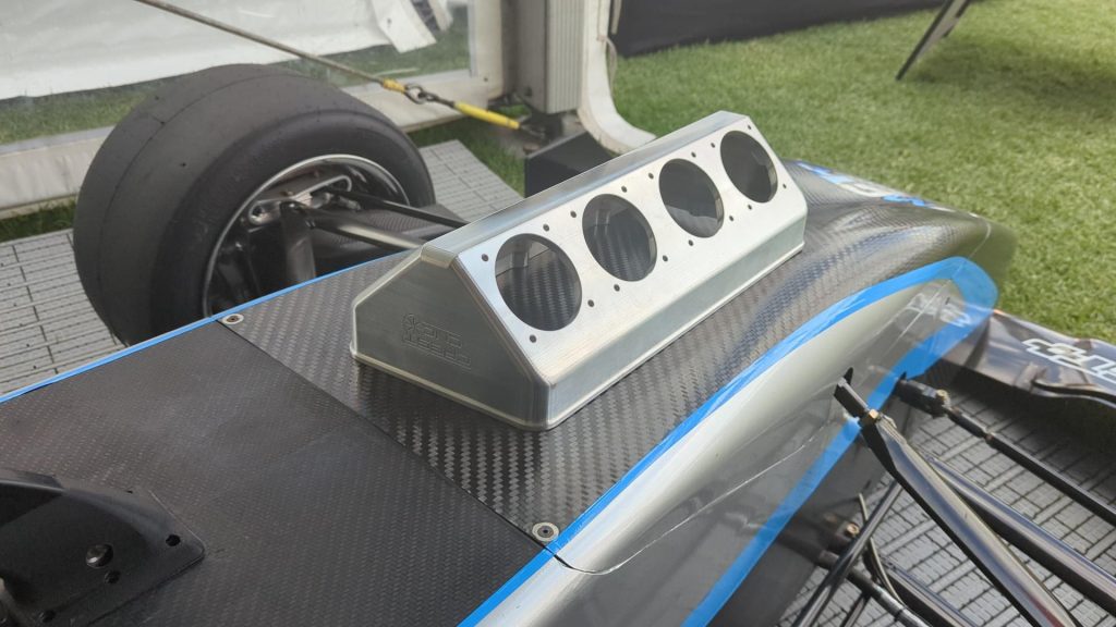 S5000赛车顶部的3D打印进气歧管